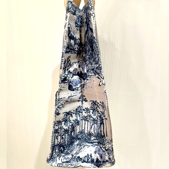 Limited Edition DIOR, Around the World - Picture 6 of 6